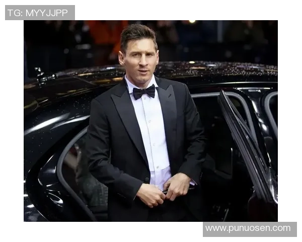 西装加身的足球巨星场外风采展现优雅气质与时尚魅力