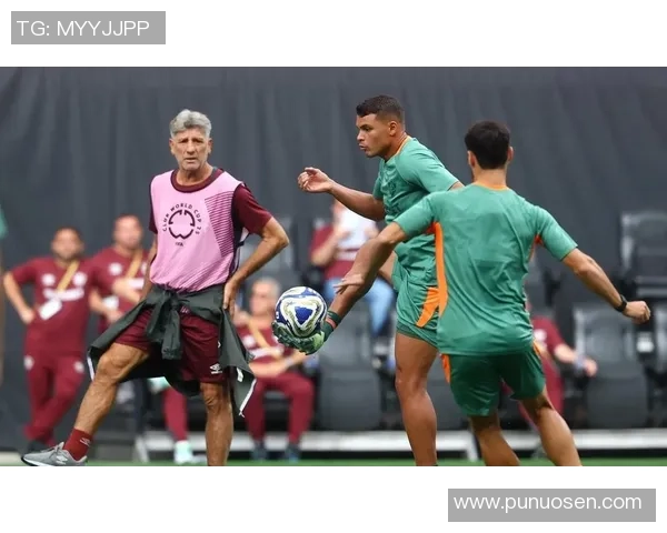 足球比赛前球星热身的重要性与技巧揭秘如何为比赛做好最佳状态准备