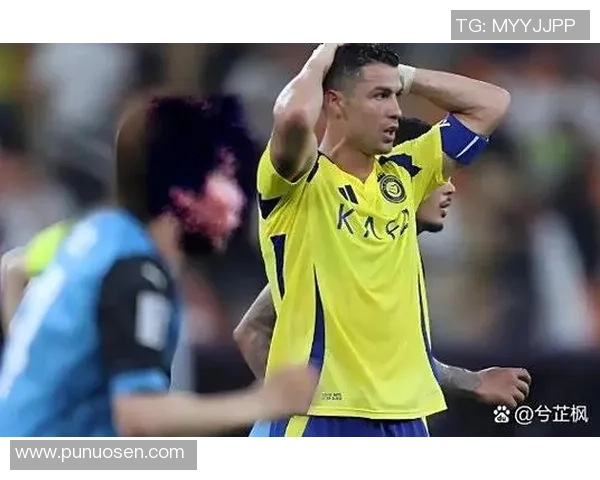 足球球星现场演绎花式搭讪瞬间引爆全场气氛