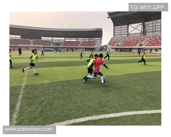 闪耀绿茵场的光芒足球明星们用自己的光辉照亮赛场与梦想